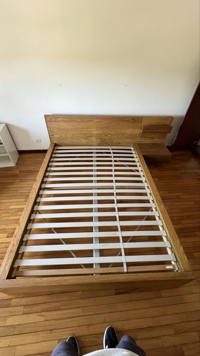 Cama, mesinha de cabeceira e estrado ikea malm