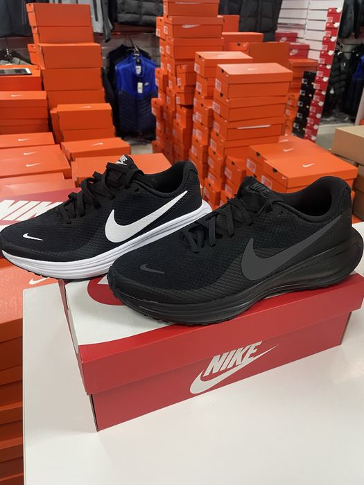 Кросівки Nike Revolution 8 HJ9198-003. HJ9198-002