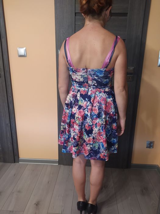 Sukienka w kwiaty 36/38