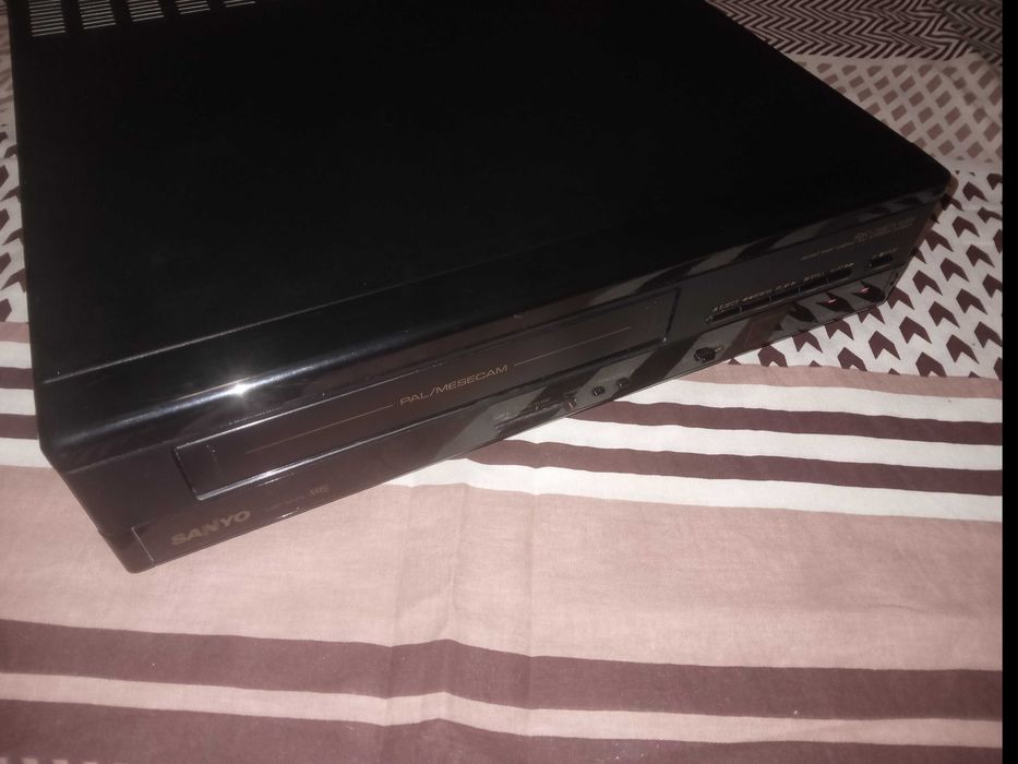 Японський відеоплеєр VHS SANYO. Made in Japan.