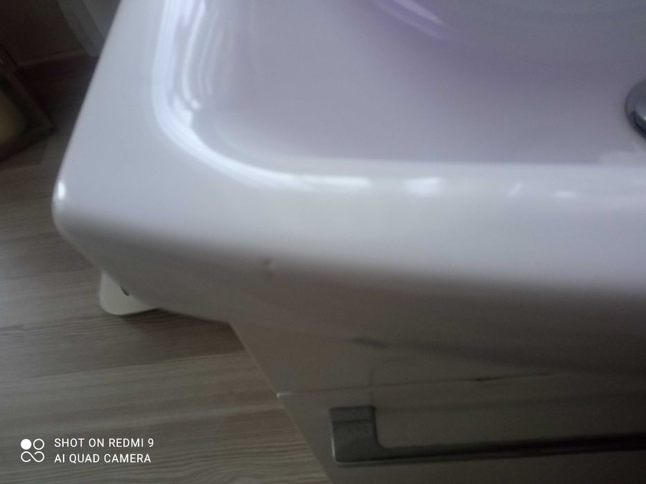 Umywalka łazienkowa + bateria+ ewentualnie meble łazienkowe