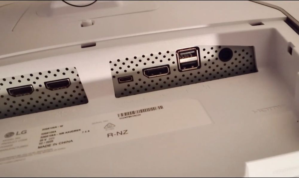 Монітор 31,5" LG 32G810SA-W