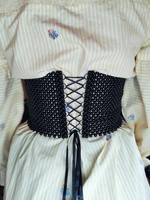 корсет із намистин
