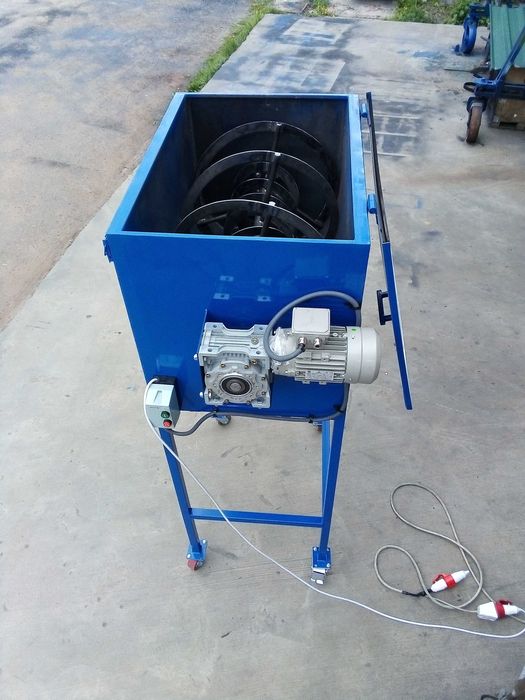 Кормозмішувач  горизонтальний,,змішувач кормів.