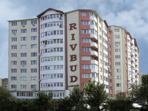Продаж торгово-офісне приміщення в ЖК Рівбуд вул. Дем'янчука 1а - View 2