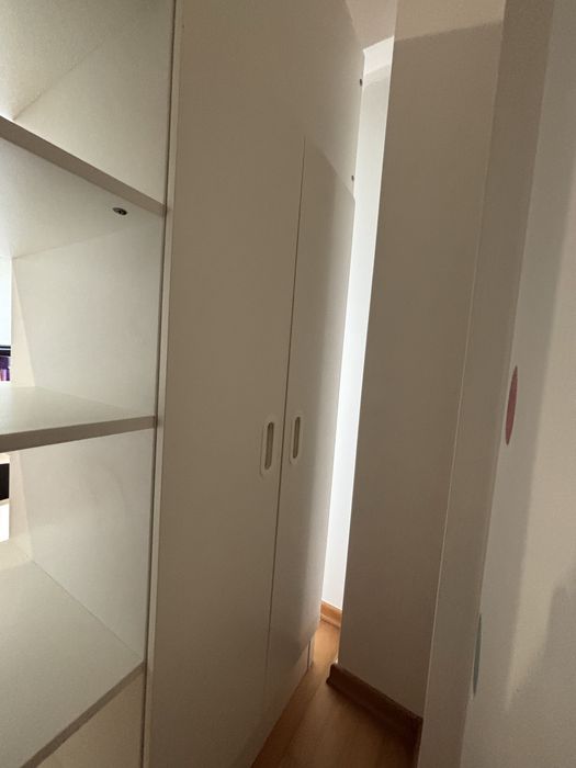 Cana Beliche com secetaria e estante Ikea