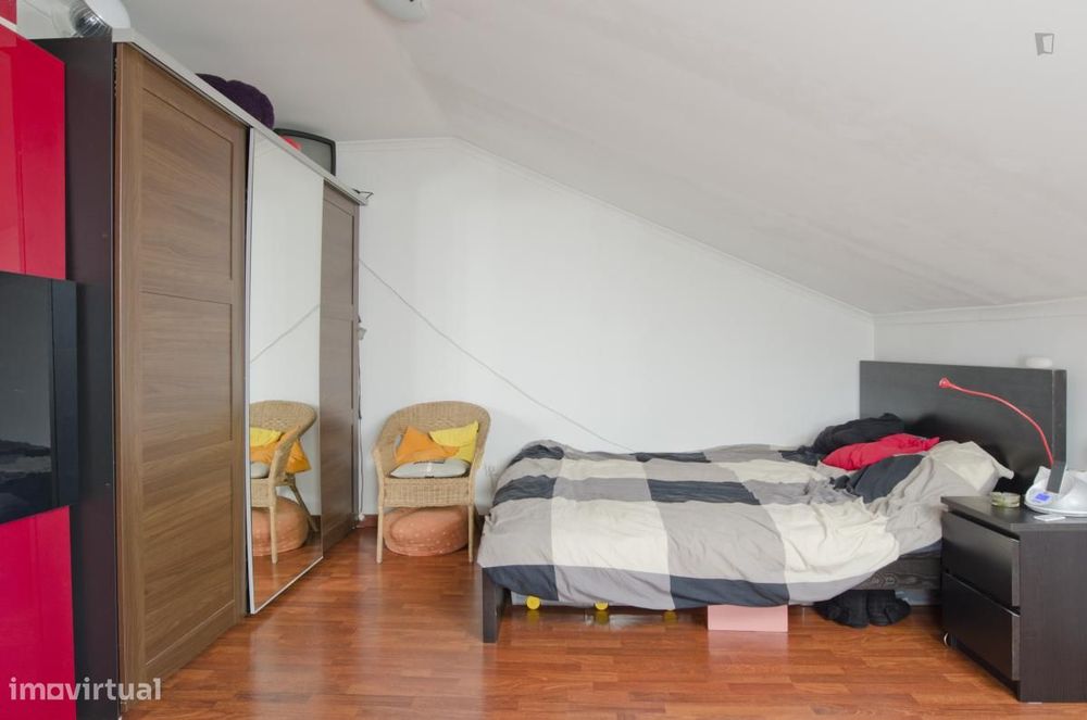 Quarto - localizado em Alcântara Lisbon