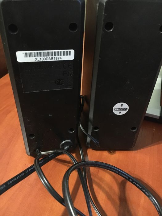 Монітор та колонки