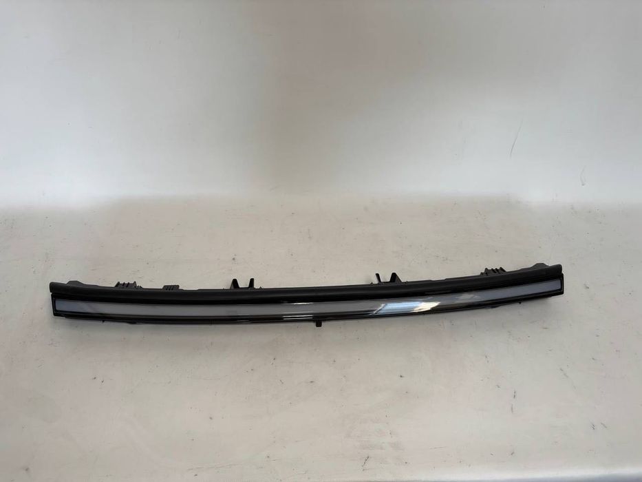 Центральная фара Tesla Model Y Juniper 2025+