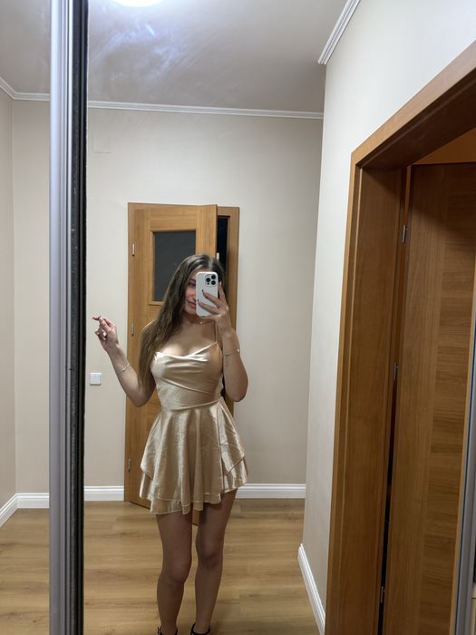 Дуже мила сукня з відкритою спинкою