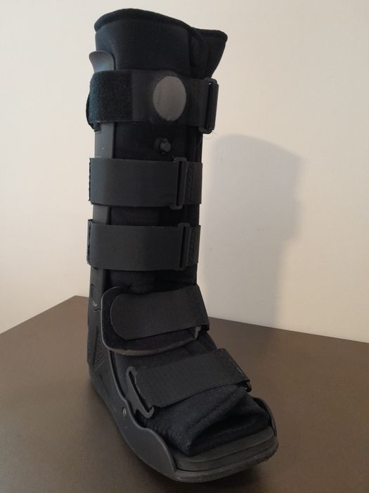 Vendo uma bota ortopédica Robofoot