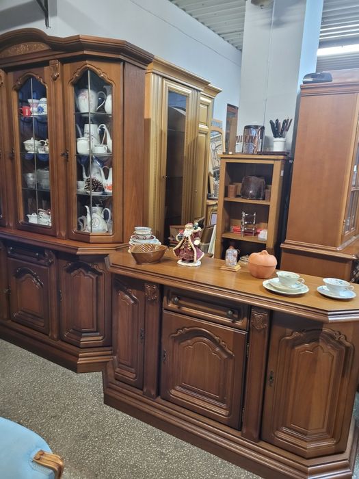 Serwantka witryna    orzech z komodą