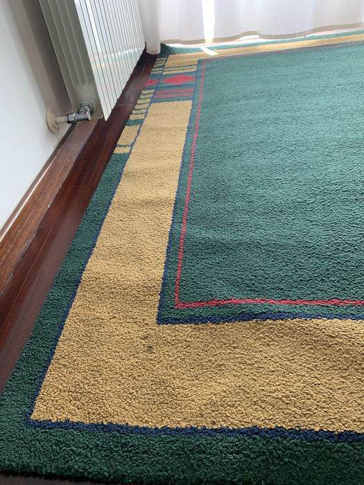Selling 2 carpets with identical patterns424680902005237766