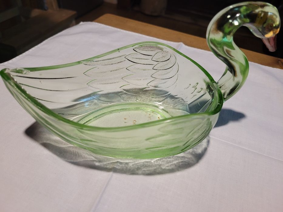 Szkło zielone owocarka przedmiot ozdobny w kształcie gęsi