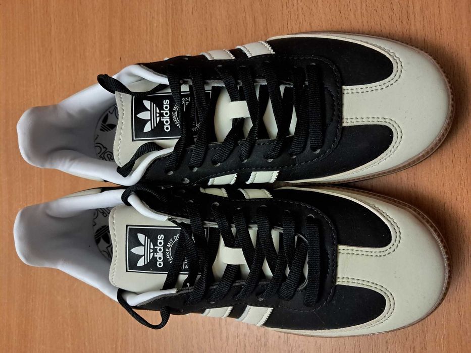 Детские Кроссовки adidas  38 размер стелька 24см