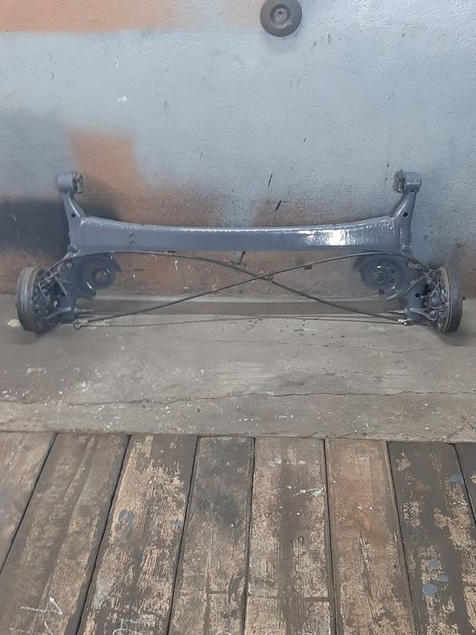 Belka tylnia oś toyota yaris 1gen