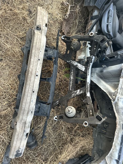 Підсилювач бампера, підрамник, телевізор BMW E39