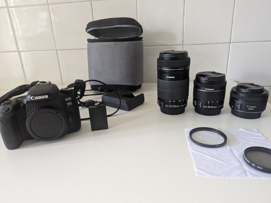 Câmera Fotográfica Conjunto Canon EOS 77D com 3 objetivas COMO NOVA