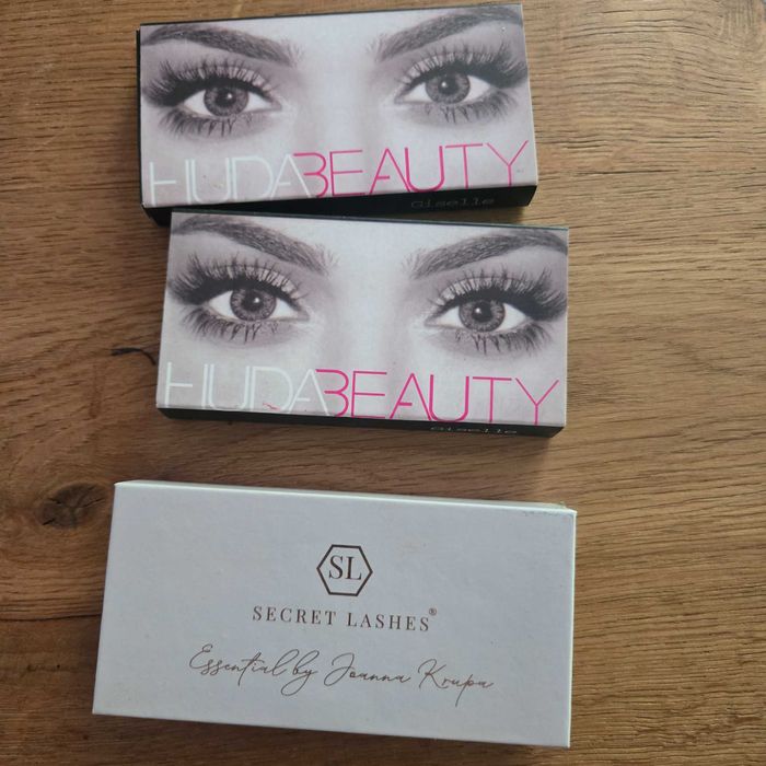 Zestaw rzęs Huda Beauty i Secret lashes