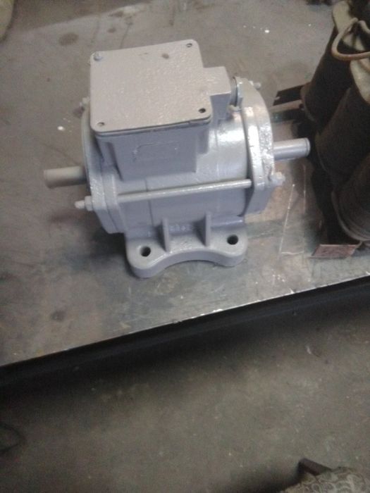 Трьох фазний двигун на36в 1,1 кл