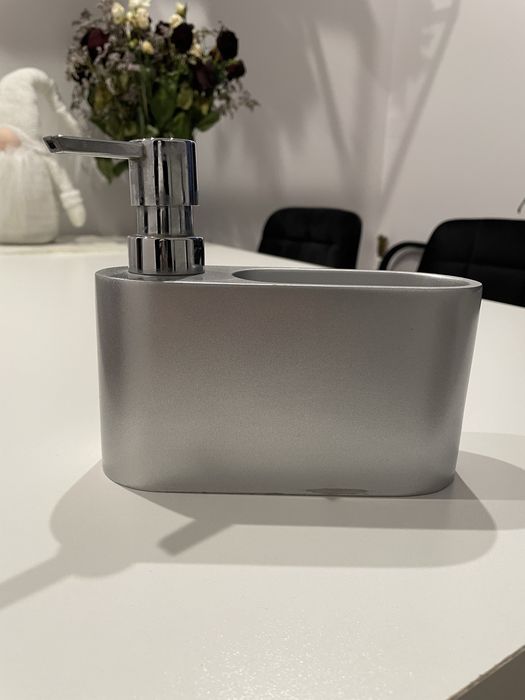 Dozownik na płyn i gąbkę