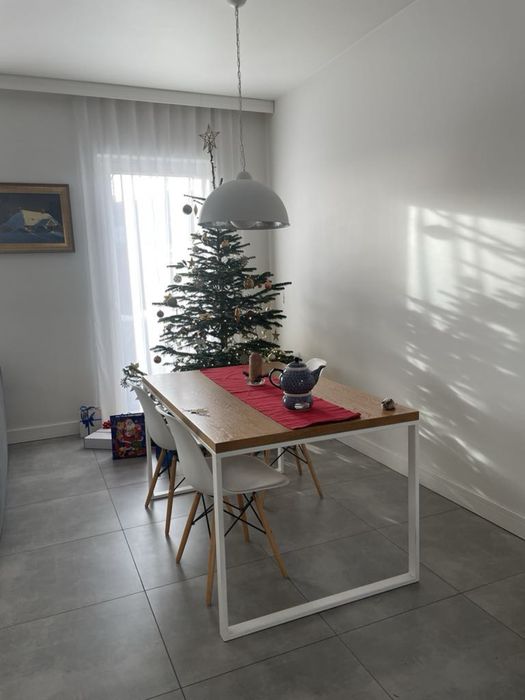 Stół do jadalni fornirowany