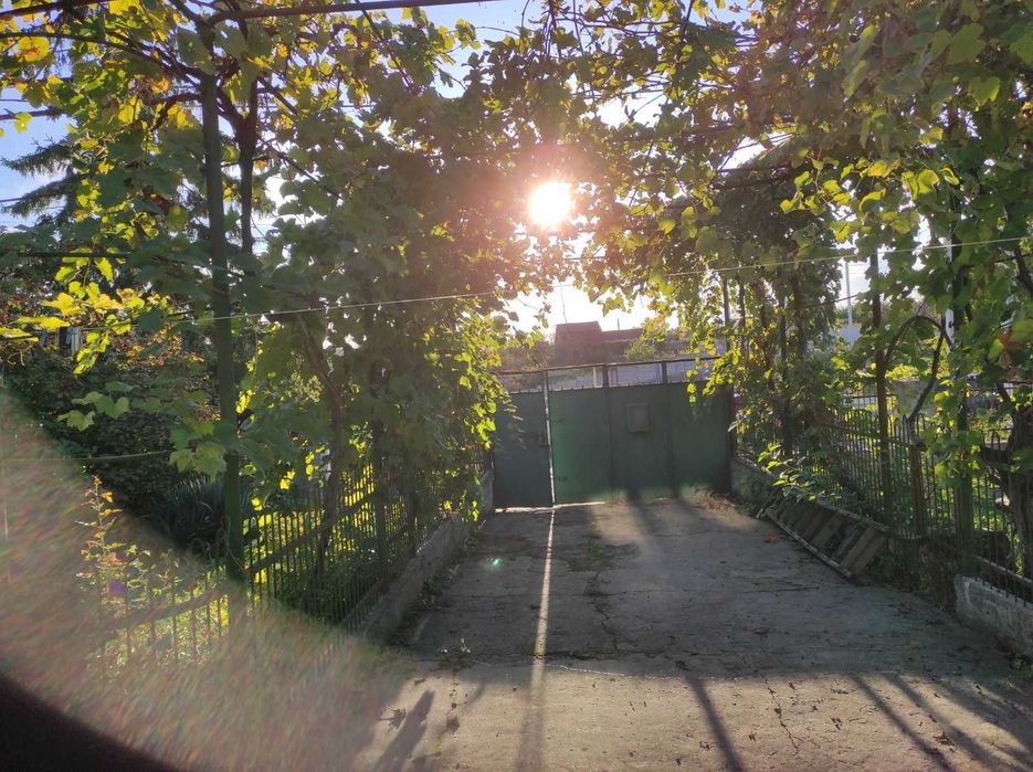 Добротный дом у границы города - в Латовке (Котовке)