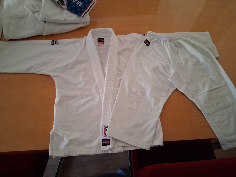 Fatos de judo criança + Cintos - ÓTIMO ESTADO