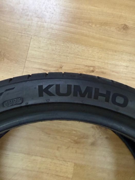 Pneu KUMHO 225/40R19 usado