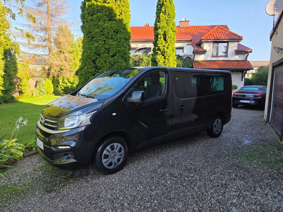 Renault Trafic krajowy 1 wł mały przebieg długi drzwi 2 strony 9 osobowy navi bezwypa