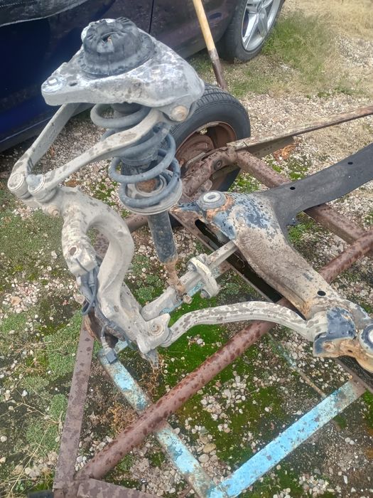 Audi A4 B6 B7 sanki zawieszenie przednie zwrotnica kpl