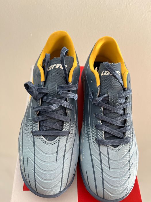 BOTAS DE FUTEBOL RELVA SINTÉTICA (CRIANÇA)