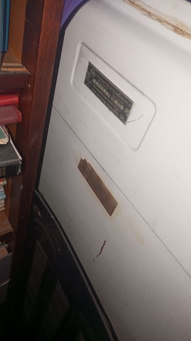 Холодильник ЗИЛ робочий, бойлер неробочий, пилосос ARITA напівробочий.