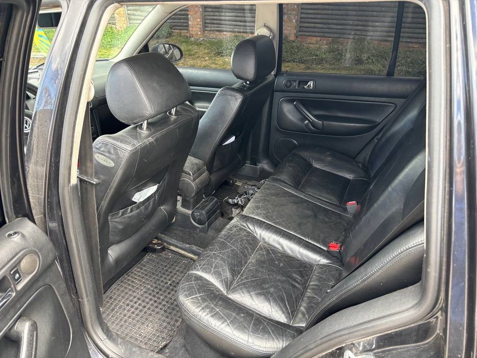 Авто golf 4 дизель 1,9 (військовим, бо ввезено через фонд)