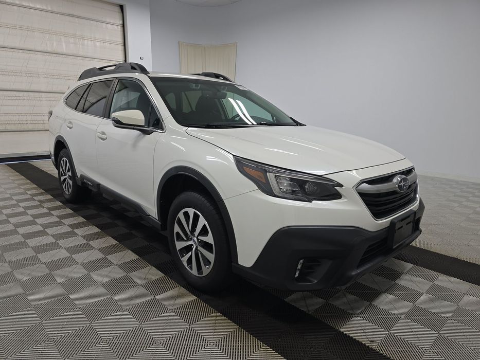Subaru Outback Limited | AWD | Blacktop