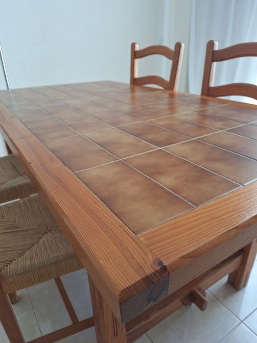 Mesa com 6 cadeira em pinho