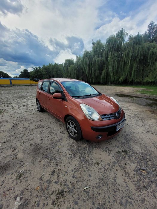 Авто Нісан Ноте.