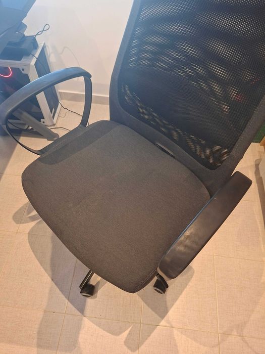 Cadeira escritório IKEA Markus, tamanho médio, em tecido