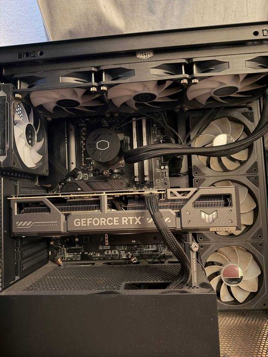 Sprzedam komputer do gier Ryzen 7 9800X3D 32GB 2000SSD RTX 5070 Ti
