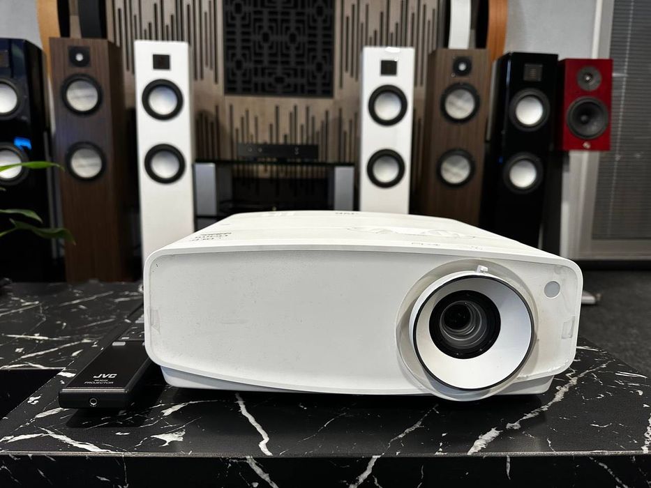 Кінотеатральний DLP проектор 4K JVC LX-UH1 White: 60 000 грн ...