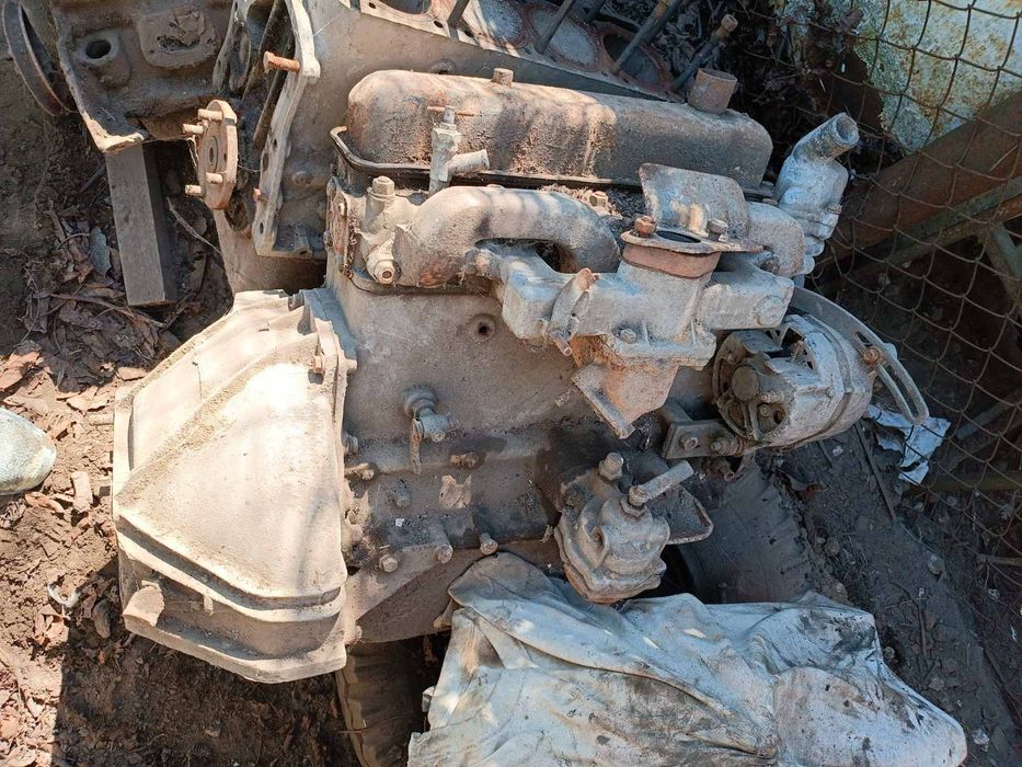 Мотори Газ 24 69 уаз колінвал головка розбераю