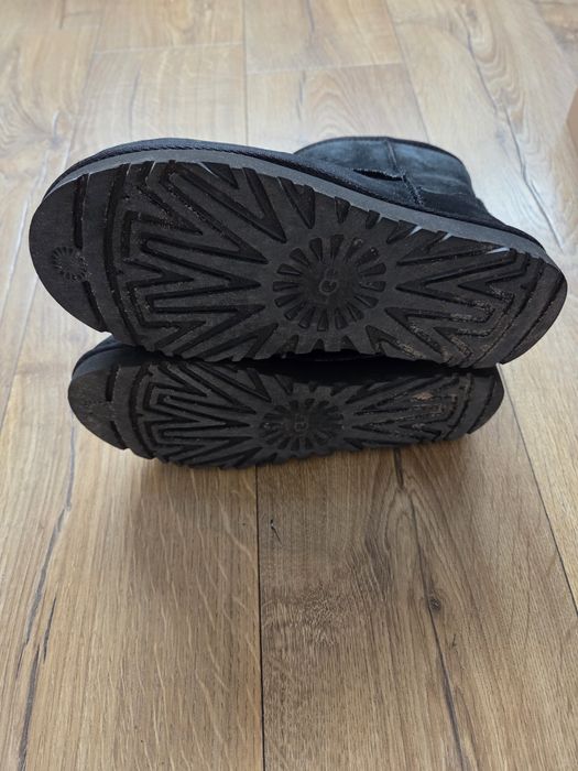 Śniegowce marki UGG W Classic Mini II rozm.38 Czarne