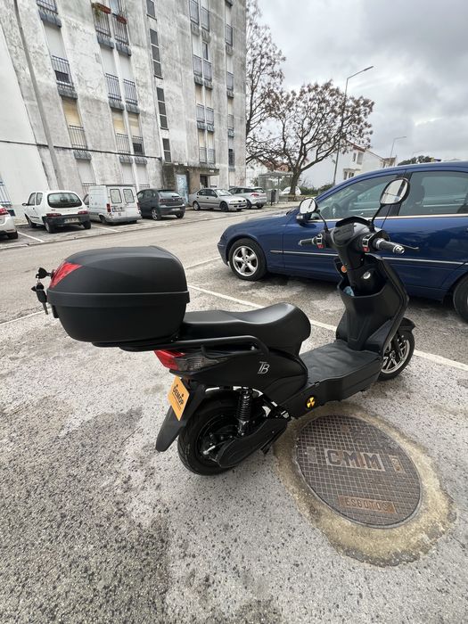 Scooter Elétrica XLY (Preta)