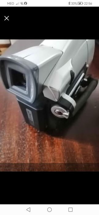 Câmara de filmar da marca Olympia + telefone fixo.