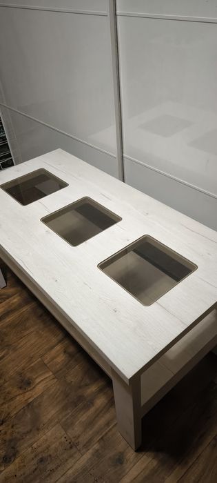 Używany stolik prostokątny ze szkłem i półką (dąb Soma perłowy)