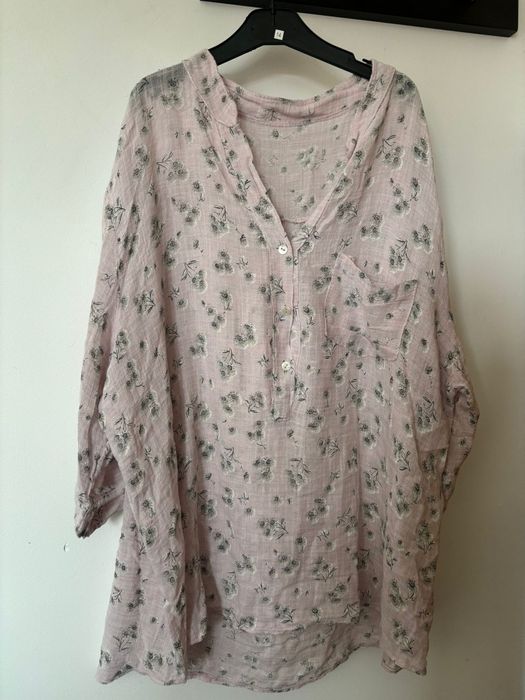 Blusa rosa com flores