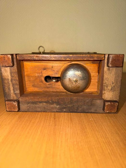 Настільний механічний старовинний годинник