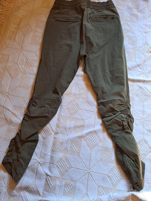 Calças verde tropa