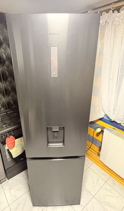 Lodówka Hisense z dozownikiem