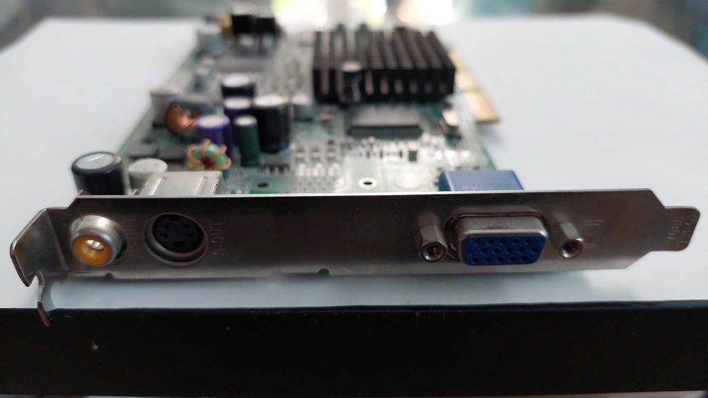 Karta graficzna ATI Radeon 9000 64MB AGP – retro!